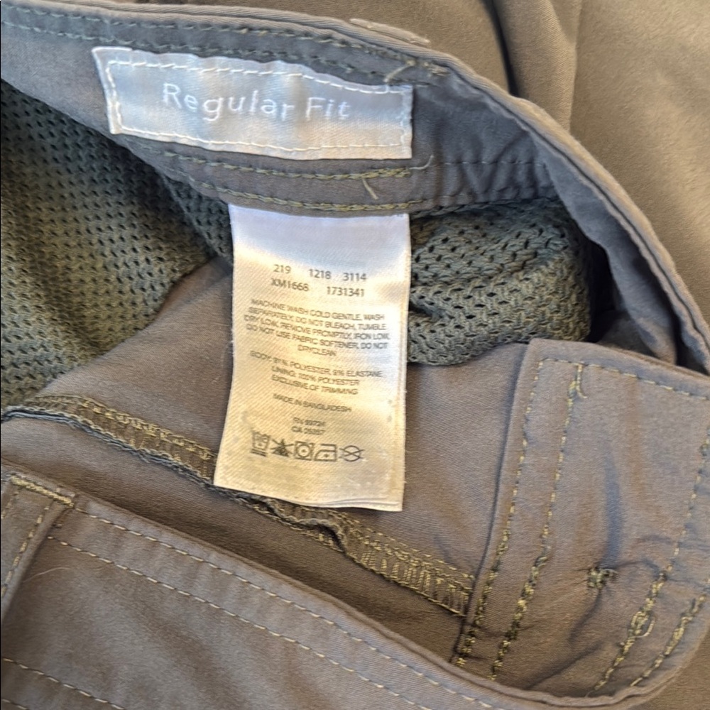 Columbia Green Cargo Shorts with Knee-Length Cut - Picture 3 of 10